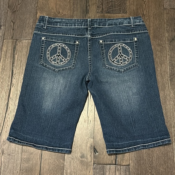 Women’s Seductions FD Bermuda Denim Shorts - Size 11 - Picture 4 of 4